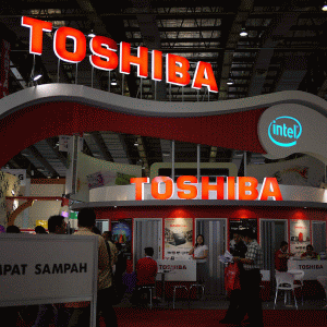 "Toshiba" a avut pierderi de aproape 9 miliarde dolari în anul fiscal trecut