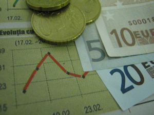 Euro a fost cotat la 4,5630 lei, sub referinţa de ieri