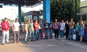 Migranţi depistaţi de poliţiştii de frontieră de la Vărşand (Sursa foto: Poliţia de Frontieră)