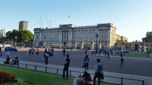 Economia britanică a încetinit semnificativ în primul trimestru din 2017