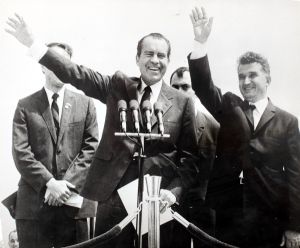 Nixon în România. Fotografie vândută la Artmark în 2015.