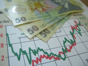 Euro a fost cotat la 4,5684 lei, sub referinţa de vineri