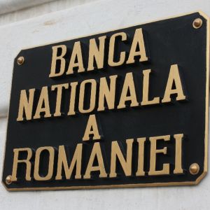 BNR vede posibilă adoptarea unor măsuri fiscale corective, pentru încadrarea în deficitul de 3%
