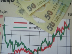 Euro a fost cotat la 4,5625 lei, sub referinţa de ieri