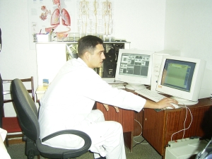 Bursele medicilor rezidenţi vor fi plătite în continuare la nivelul de 670 de lei lunar