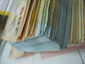 Masa monetară a crescut, în iunie, cu 9% 