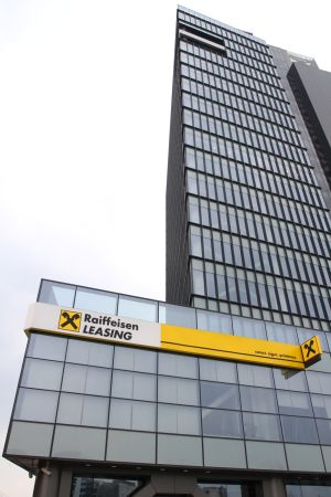 Polonia prelungeşte termenul pentru oferta publică iniţială Raiffeisen în mai 2018