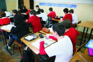 Elevii care au obţinut media 10 la examenele naţionale din acest an vor primi stimulente financiare