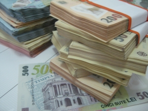 Activele nete ale fondurilor de investiţii deschise şi închise au crescut cu 1%, în iulie