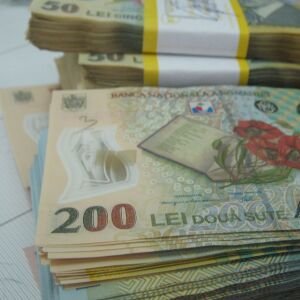 MFP: Obligativitatea plăţii defalcate a TVA se amână până la 1 ianuarie 2018