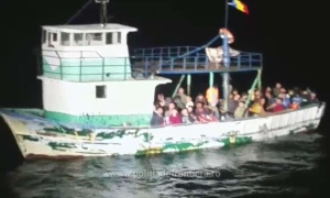 Pescador cu 70 de migranţi (Sursa foto: Poliţia de Frontieră)