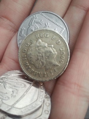 Lira sterlină, la cursul minim al ultimelor două luni