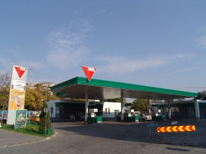 "Cei care aveţi maşini nu mai cumpăraţi combustibil de la MOL"