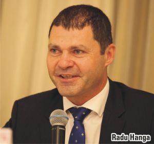 "Între piaţa de capital şi cea bancară există colaborare, nu competiţie"