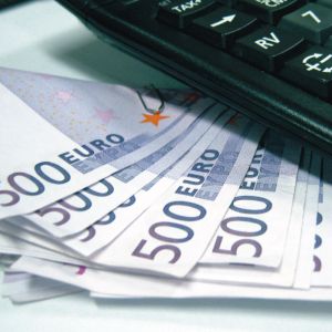 Restanţele la creditele în valută, în creştere cu 7,4% 