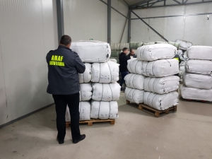 Haine confiscate de inspectorii antifraudă (Sursa foto: ANAF)