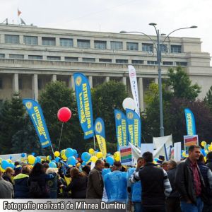 Mii de sindicalişti au protestat la Guvern