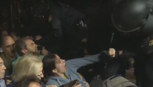 Incidente de la referendumul de dumincă din Catalonia (Sursa foto: captură Youtube)