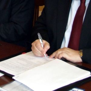 Deputaţii jurişti dezbat, mâine, modificarea Legii clauzelor abuzive