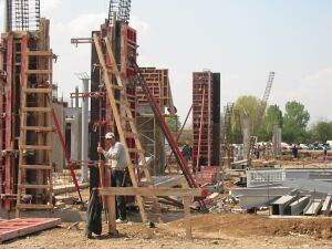 Volumul lucrărilor de construcţii a scăzut ca serie brută cu 4,9%, în primele opt luni