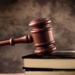 "România 100" şi alte 65 de organizaţii cer Guvernului să renunţe la proiectul privind legile justiţiei