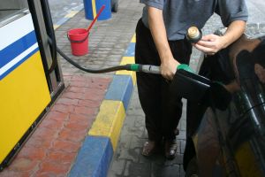 Guvernul a aprobat Memorandumul privind monitorizarea preţurilor pentru carburanţi