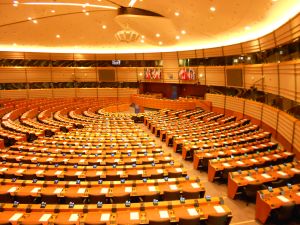 Încrederea cetăţenilor europeni în UE şi în Parlamentul European, în creştere