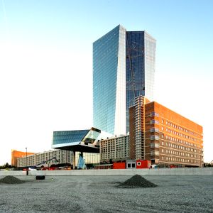 "BCE va înjumătăţi, anul viitor, volumul achiziţiilor de active"