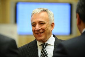 Mugur Isărescu
