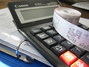 Neîncrederea mediului de afaceri în evoluţia fiscalităţii în 2017 s-a accentuat 