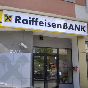 "BNR nu urmăreşte conduita băncilor referitoare la actele emise de ANPC"