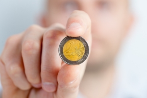 Euro a fost cotat la 4,6279 lei, peste referinţa de ieri