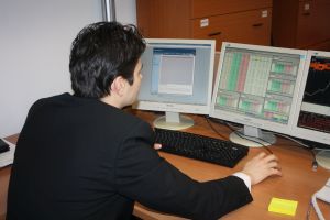 Bursele asiatice au închis în scădere