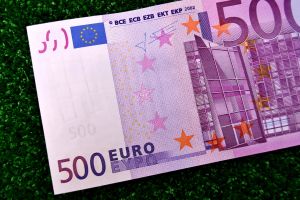 Euro a fost cotat la 4,6321 lei, sub referinţa de ieri