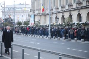 Peste 20.000 de persoane şi-au luat rămas bun la Bucureşti de la Regele Mihai