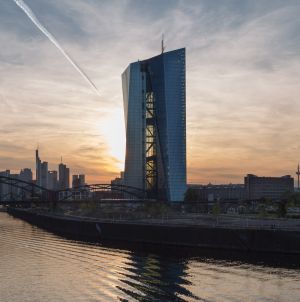 BCE a redus din nou fondurile de urgenţă destinate băncilor elene