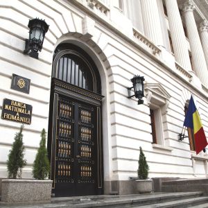 Deficitul de cont curent - aproape dublu