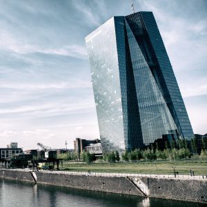 BCE are deficienţe în supravegherea băncilor aflate în criză