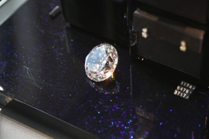 Preţul diamantelor va continua să scadă, din pricina lipsei atractivităţii