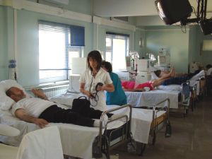 Preşedintele federaţiei sindicale SANITAS Bucureşti, Viorel Huşanu, a declarat, luni, că veniturile vor scădea în spitalele mono-profil, mai exact pentru secţia de psihiatrie, TBC şi boli infecţioase.