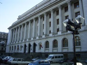 "Băncile au înăsprit standardele de creditare pentru creditele de consum, în T4"