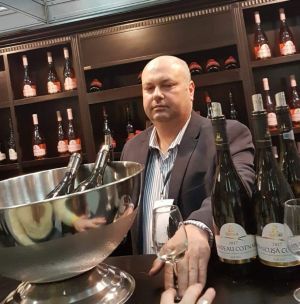Cătălin Grecu: "Spre bucuria noastră, este prima ediţie a Good Wine la care participăm cu alte produse decât cele pe care le ştiau consumatorii, pentru că lumea cunoştea compania Cotnari prin vinurile dulci, Grasa de Cotnari, Tamâioasa Românească şi cam atât".