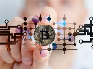 Peste jumătate dintre românii din mediul urban au auzit de criptomonede