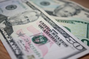 Euro a fost cotat la 4,6622 lei, peste referinţa de ieri