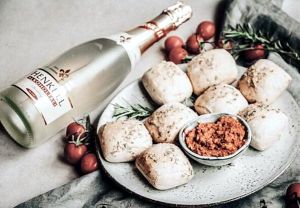 "Dr. Oetker" preia aproape 51% din "Freixenet" Spania