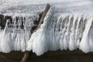 Cod portocaliu de frig şi ninsori în Bucureşti şi 15 judeţe, până vineri după-amiază