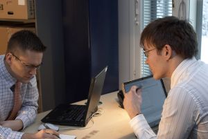 Online, politica este la mare preţ
