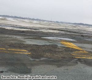 "Pistele aeroportului Henri Coandă - cârpite de nenumărate ori cu straturi subţiri de asfalt"