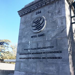 China atacă la OMC tarifele impuse de SUA importurilor de oţel şi aluminiu