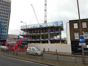 Industria construcţiilor din Marea Britanie, lovită de exodul muncitorilor europeni